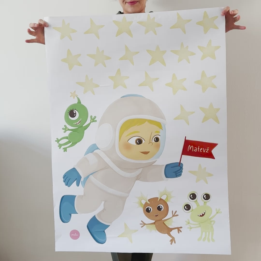 Set personaliziranih otroških stenskih nalepk z astronavtom, zvezdami in marsovčki